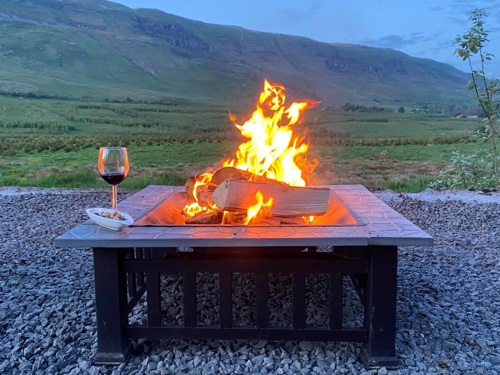 Hotel Campsie Luxury Pods With Hot Tub Glasgow Exterior foto