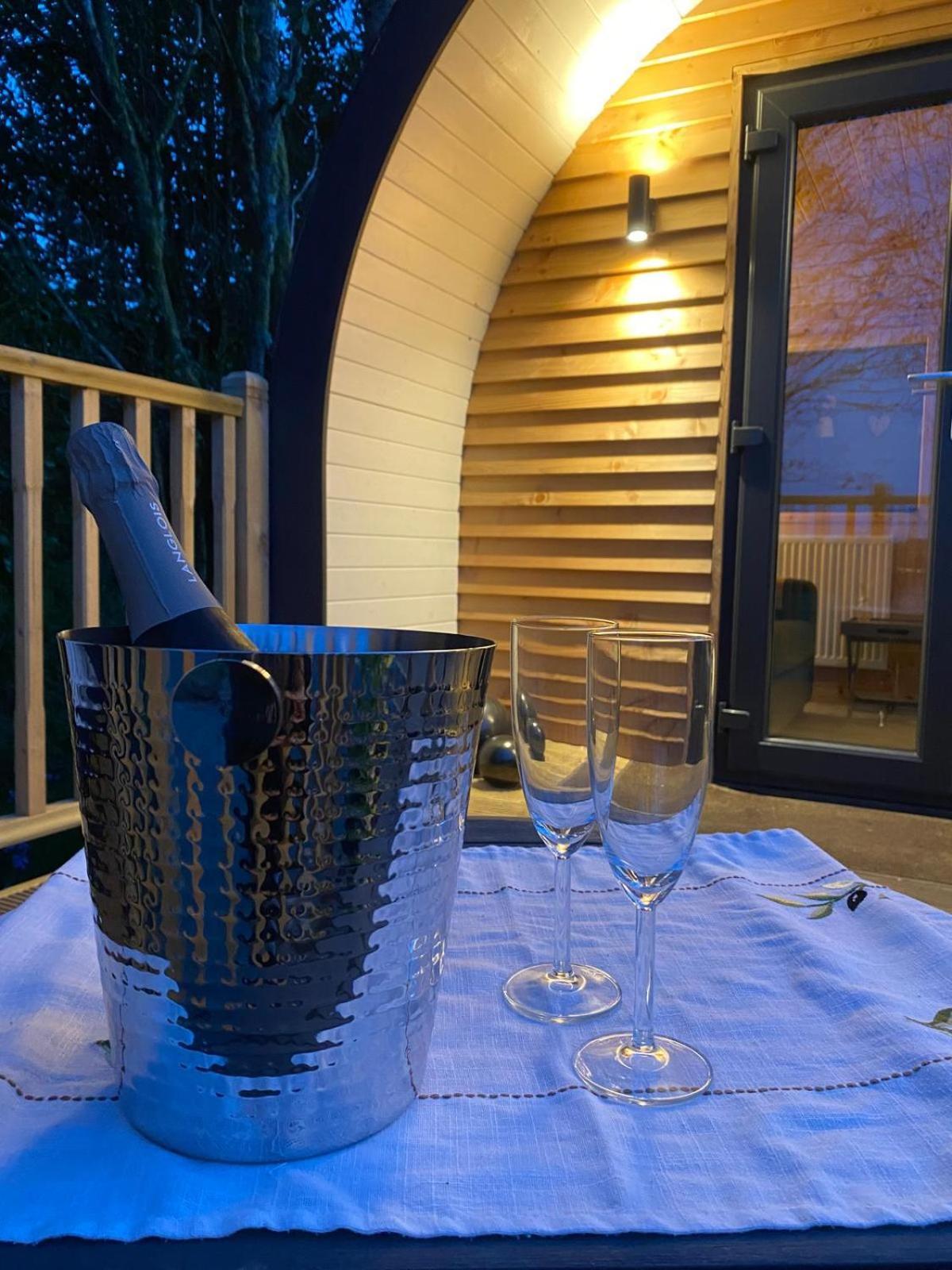 Hotel Campsie Luxury Pods With Hot Tub Glasgow Exterior foto